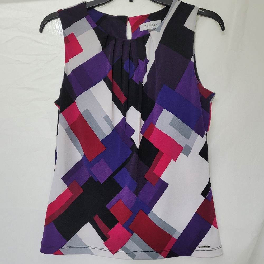 31. CALVIN KLEIN Sleeveless Geo Print Top With Pleated Neckline Size PS